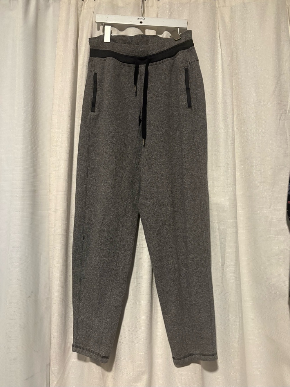 Lululemon size 6 women’s joggers Heather gray inseam 30” sweatpants drawstring